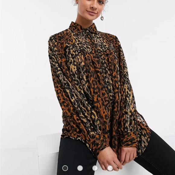 SOLD✅TopShop NWT animal print, full button, semi sheer blouse. - Picture 8 of 8